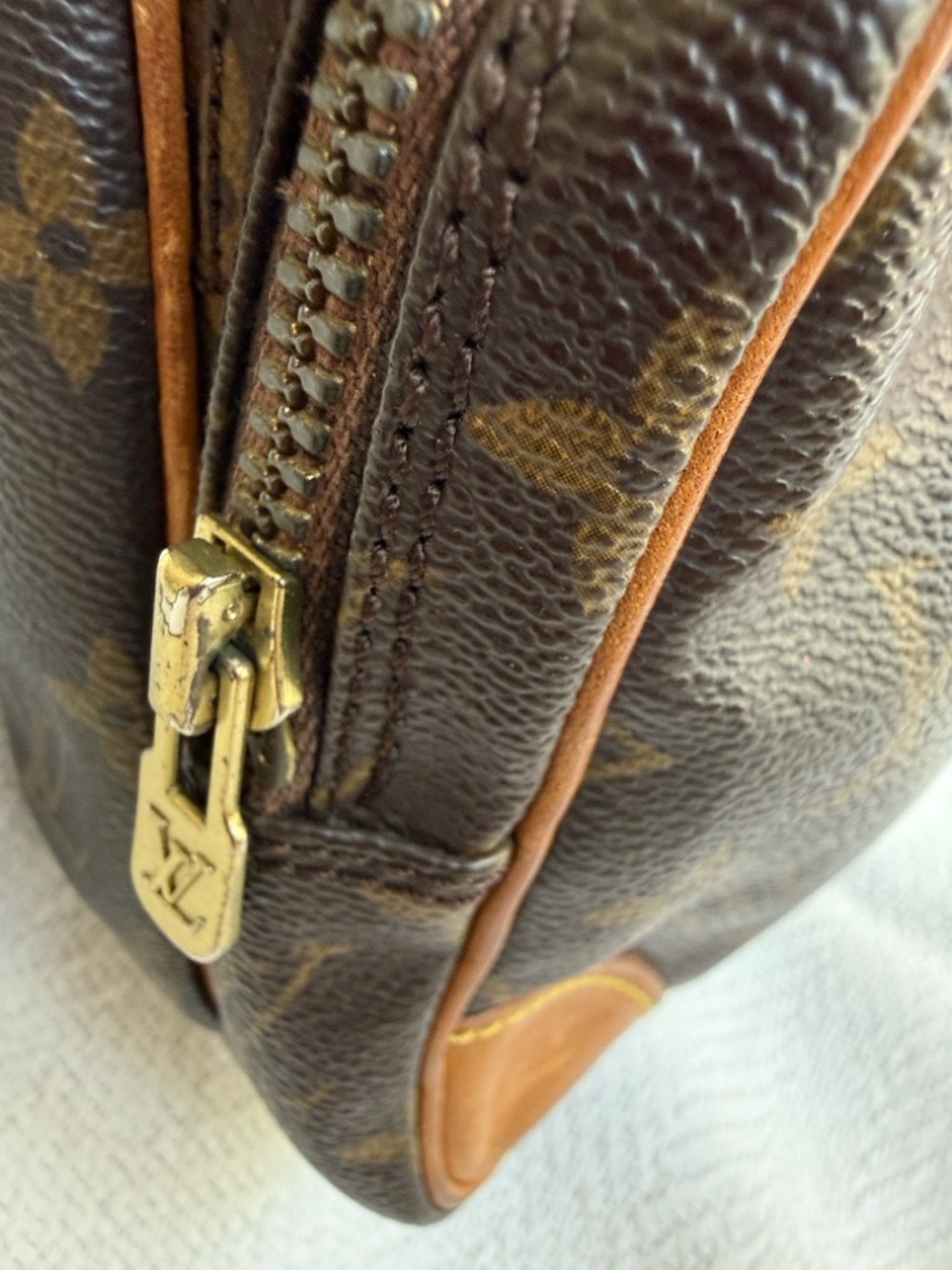Louis Vuitton Monogram Canvas Messenger Bag in Brown and Tan - Picture 5 of 16